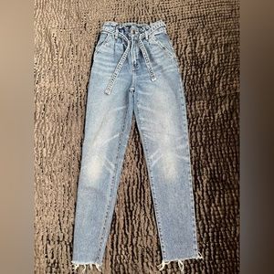 Hollister, mom, baggy jeans